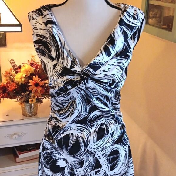 Suite 7 Satin Dress - Picture 2 of 11